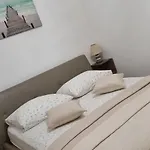 Lara *