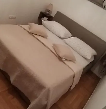 Apartment Lara Podstrana