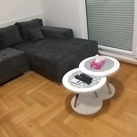 Lara Ποντστράνα