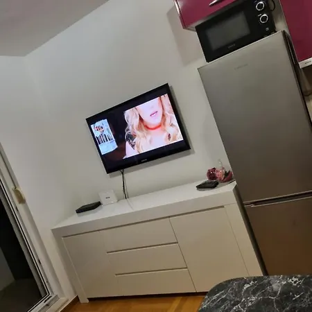 Lara Apartment *