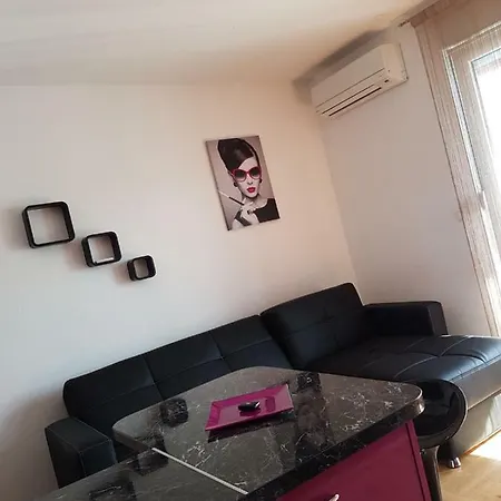 Apartment Lara *