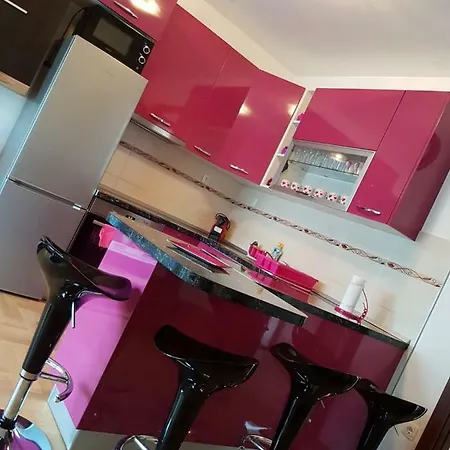 Lara Apartment *